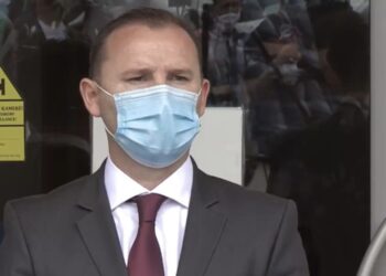 Ministri Zemaj paralajmëron masa të reja ditëve në vijim, nuk e përjashton orën policore