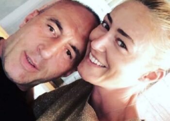 “Dikur kemi qenë të rinj”, Anita publikon momentin intim dhe super romantik me Ramush Haradinajn