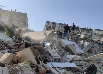 Tërmet i fuqishëm godet Turqinë, pamje të rënda nga vendi i ngjarjes