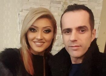 Gruaja e Shpëtim Deskut e veshur me shumë stil, i la nën ‘hije’ të gjitha nuset e estradës