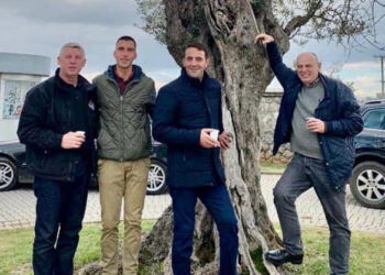 Tre gjeneralë në një foto, bashkë me djalin e një ish-gjenerali