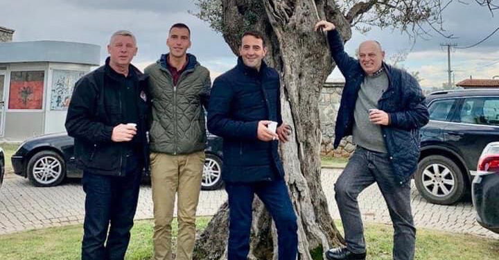 Tre gjeneralë në një foto, bashkë me djalin e një ish-gjenerali