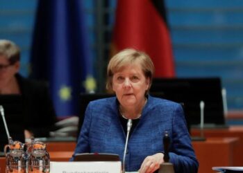 Merkel do që t`i mbyll baret, palestrat dhe restoranet për të ndaluar përhapjen e COVID-19