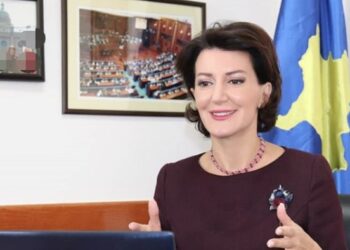 Atifete Jahjaga nuk njeh moshë, shkëlqen në fotografitë e fundit