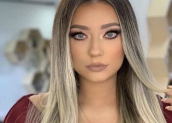 E veshur në rroba të lekures, Ronela Hajati vizaton hiret e saj