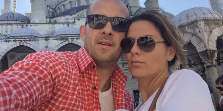 Gruaja e Arian Dacit hap Facebookun e burrit, e dhimbshme çka gjen