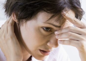 Përse ju dhemb koka kur zgjoheni në mëngjes?