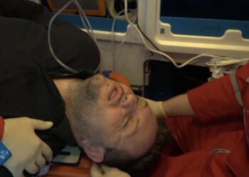 Moderatori i njohur në gjendje të rënde, dërgohet me urgjencë në spital!