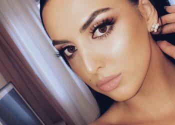 Djali i Gilit ia bën këtë dhuratë të këndshme të dashurës së tij