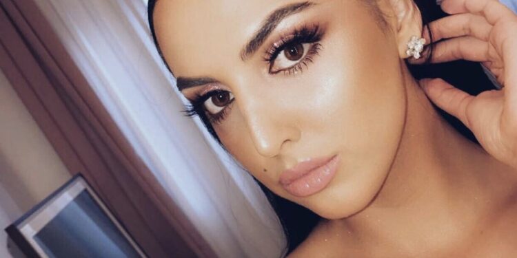 Djali i Gilit ia bën këtë dhuratë të këndshme të dashurës së tij