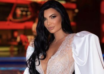 Zaimina Vasjari ngacmon imagjinatën me fustanin e hapur