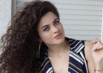 Ku është nisur me këtë fustan Gëzimja?