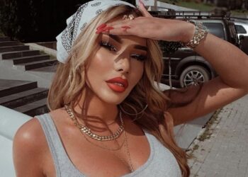 Kështu po i rrit vithet Tayna