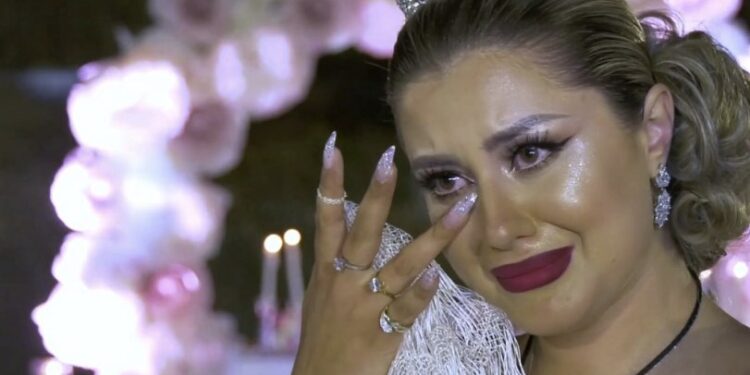 Kjo nuse shqiptare shpërthen në lotë sapo t’a dëgjon zërin e motrës!