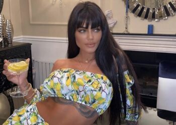 Fustani i çarë i zbulon Morenës më shumë se ç’duhet