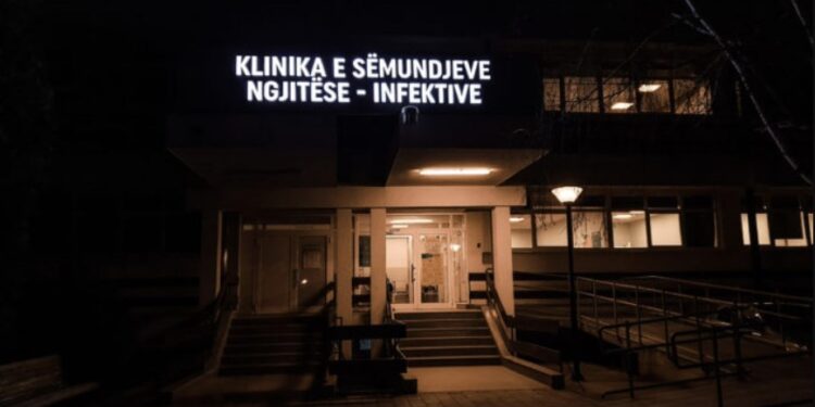 Vdes në QKUK 29 vjeçarja e infektuar me COVID-19
