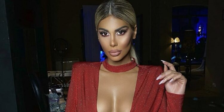 Luanes nuk mund t’ia ndani sytë në këtë fustan të kuq