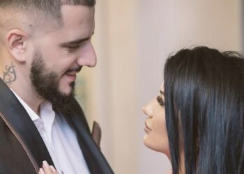 Gruaja e Goldit ndan momente nga dhoma e gjumit