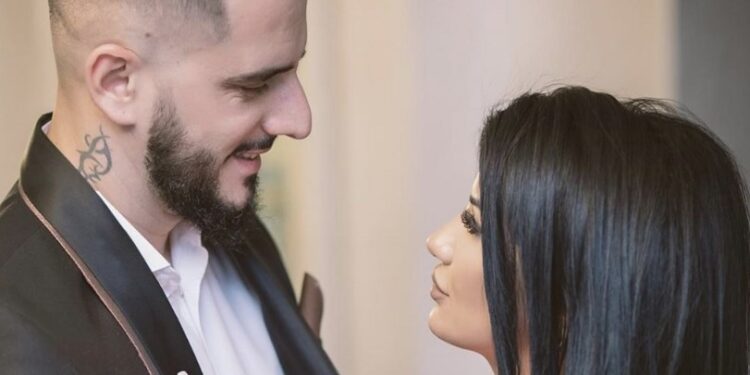 Gruaja e Goldit ndan momente nga dhoma e gjumit