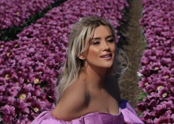 Prezantusja shqiptare tregon krejt trupin në këtë veshje transparente