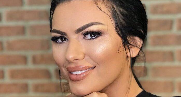 Ky është mashkulli i cili e puthi Kallashin dhe e bëri publike