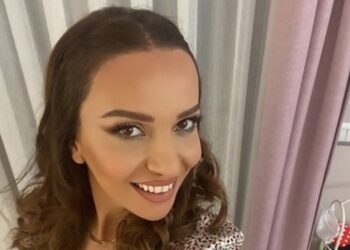 Teuta sapo doli nga frizerja, nuk e keni parë asnjëherë me frizurë dhe grim kaq të rëndë