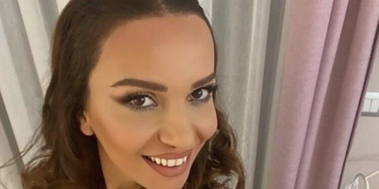 Teuta sapo doli nga frizerja, nuk e keni parë asnjëherë me frizurë dhe grim kaq të rëndë