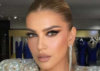 Kush është mashkulli në krahë të Leonora Jakupit?