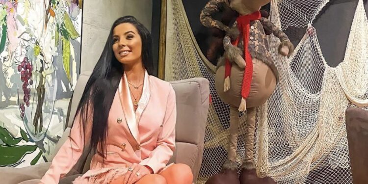 Blerona duket ndryshe pasi i mbushi buzët me silikon