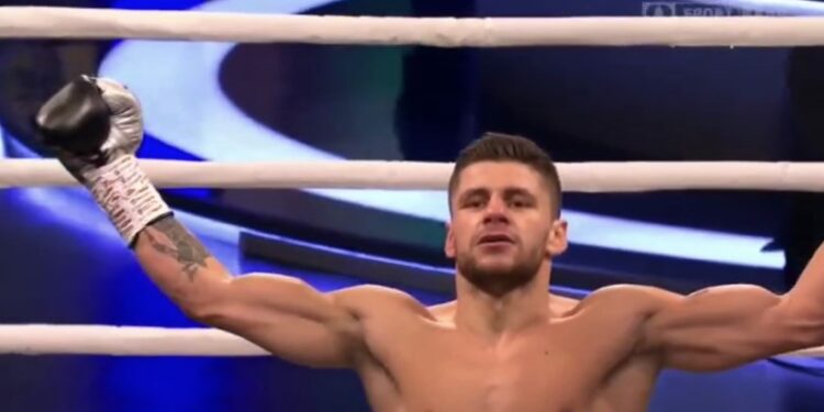 Florian Marku i papërmbajtshëm, fiton që në rundin e parë