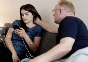 Dhëndri me orë të tëra në dhomë me vajzën, ja çfarë i bën vjehrri nga Tirana