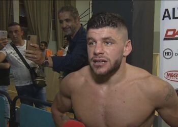 Këtu mund ta ndiqni meçin e Florian Markut kundër Mweemba