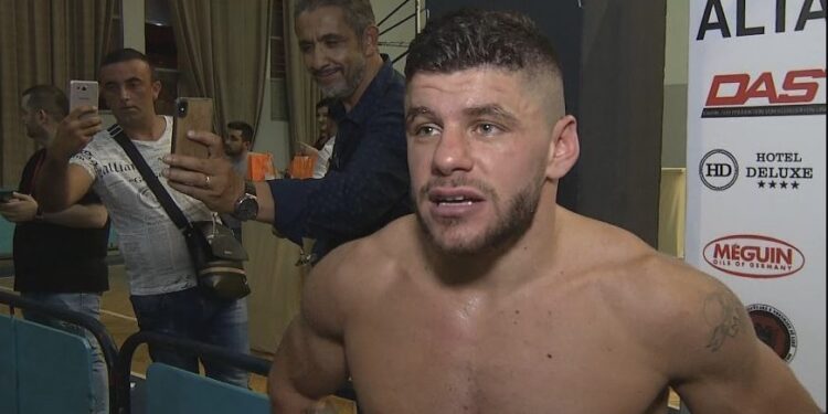 Këtu mund ta ndiqni meçin e Florian Markut kundër Mweemba