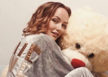 Adriana Matoshi publikon fotografi nga plazhi me të dashurin 21 vjeçar