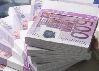 Mërgata thyen rekord të dërgesave, për dhjetë muaj në Kosovë ja sa milionë euro i solli