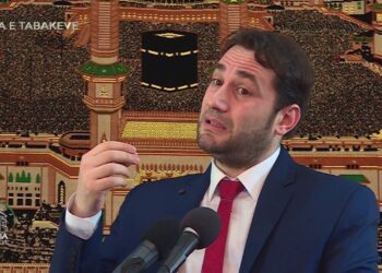 Po thonë se Elvis Naçi ka blerë vilë luksoze me paratë që shqiptarët i japin për bamirësi, ai flet dhe të prek zemrën: Po më ruajnë dhe shtëpinë, si nuk ju vjen zor