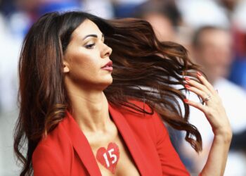 Erjona e shtrirë ia kthen të pasmet, ja çka bëri qeni