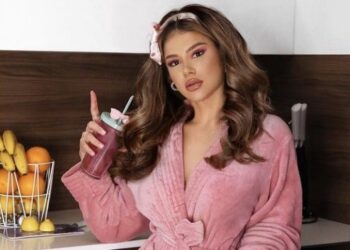 Një shtëpiake kaq ‘hot’ sa Dhurata Dora, ‘ndezi’ rrjetin me paraqitjen e fundit