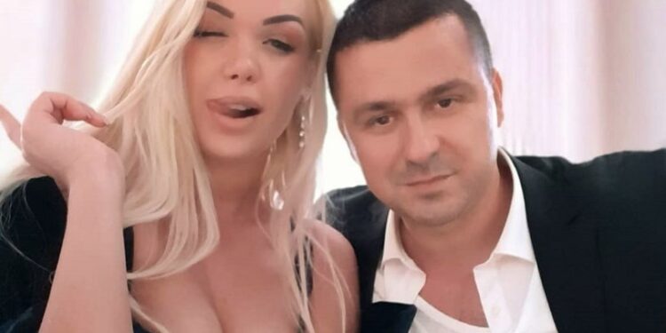 Gruaja e re e Gencit, na tregon se si duket nga prapa