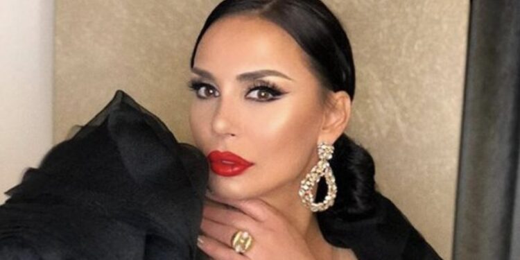 E pyesin si ia bën pa të dashur, Albërie Hadërgjonaj çudit me përgjigjen e saj: “Me kshu…