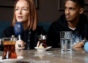 I dashuri i Adrianës: Ajo ende u kërkon leje prindërve për të dalë, ndonjëherë sillet si fëmijë