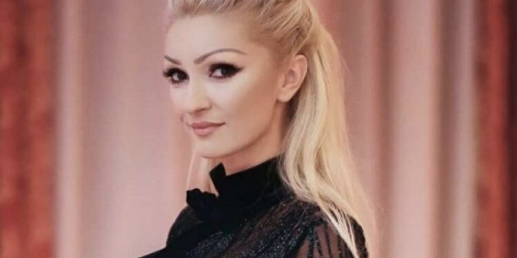 Diellza Kolgeci publikoj imazhe të nxehta nga ballkoni