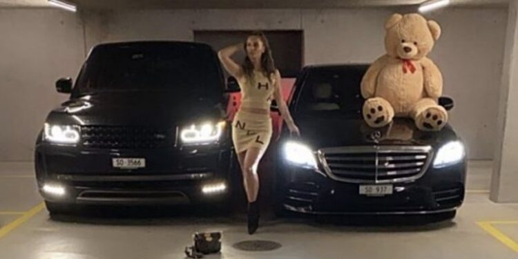 Pranë makinave luksoze, Genta Ismajli ia shpreh dashurinë të dashurit turk!