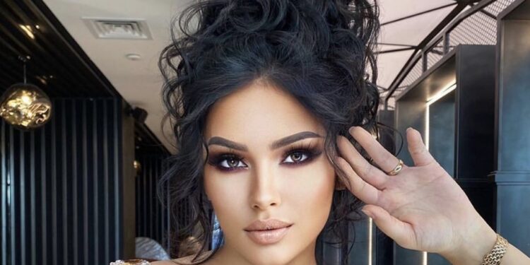 Nënë e tre fëmijëve, por Egzona belin për tre kollona