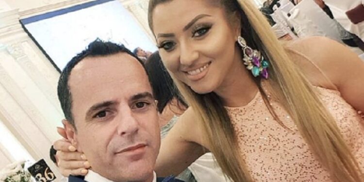 Nusja e Shpëtimit shfaqet e veshur me fustanin më të bukur, po shkëlqen me këtë pamje