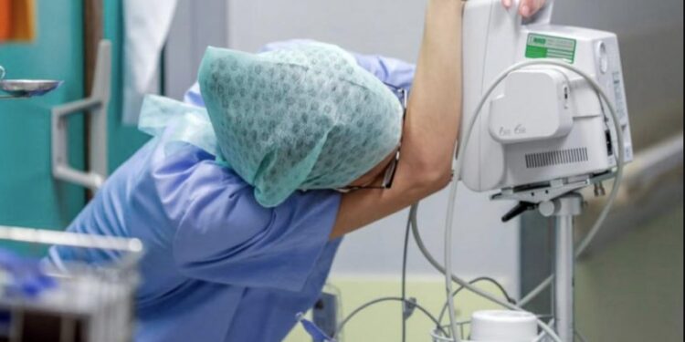 Vdes nga koronavirusi mjeku i njohur kosovar