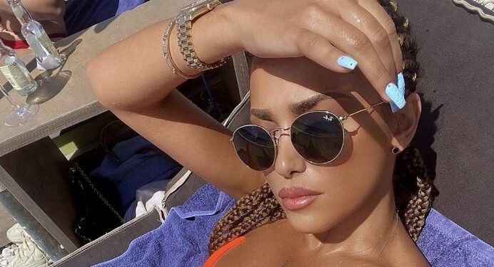 Vajza e Albërijes me foto ‘hot’ në shtrat