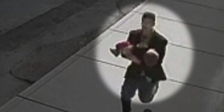 Ngjarje si nëpër filma: Çifti nga Obiliqi ia rrëmbejnë vajzën 3 vjeçare një nëne, tentojnë ta dërgojnë jashtë Kosovës