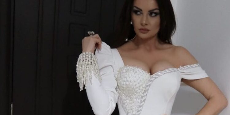 Gjyste Vulaj tregon fytyrën pa pikë grimi