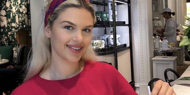 Learta befason me trupin, kaq shumë ka shtuar kilogramë